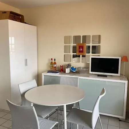 - Centre Ville, Proche Et Casino, Parking Securise, Balcon Et Equipements Complets - Fr-1-319-495 Apartament *