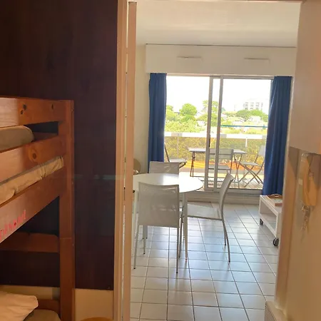 Apartament - Centre Ville, Proche Et Casino, Parking Securise, Balcon Et Equipements Complets - Fr-1-319-495