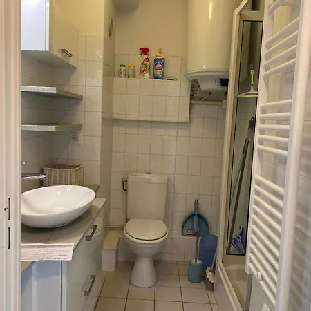 Lägenhet - Centre Ville, Proche Et Casino, Parking Securise, Balcon Et Equipements Complets - Fr-1-319-495 *