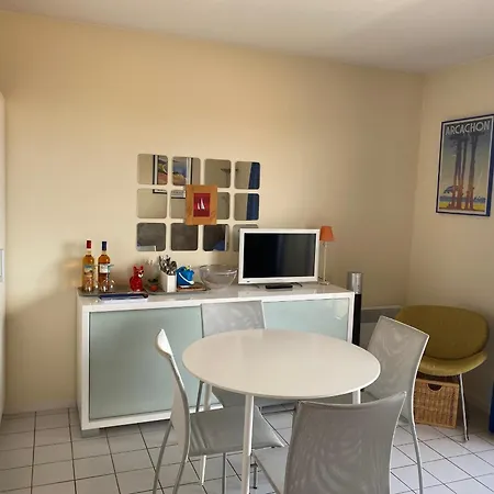 - Centre Ville, Proche Et Casino, Parking Securise, Balcon Et Equipements Complets - Fr-1-319-495 *