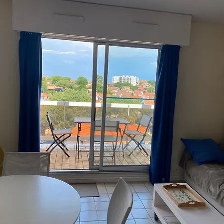 Apartament - Centre Ville, Proche Et Casino, Parking Securise, Balcon Et Equipements Complets - Fr-1-319-495