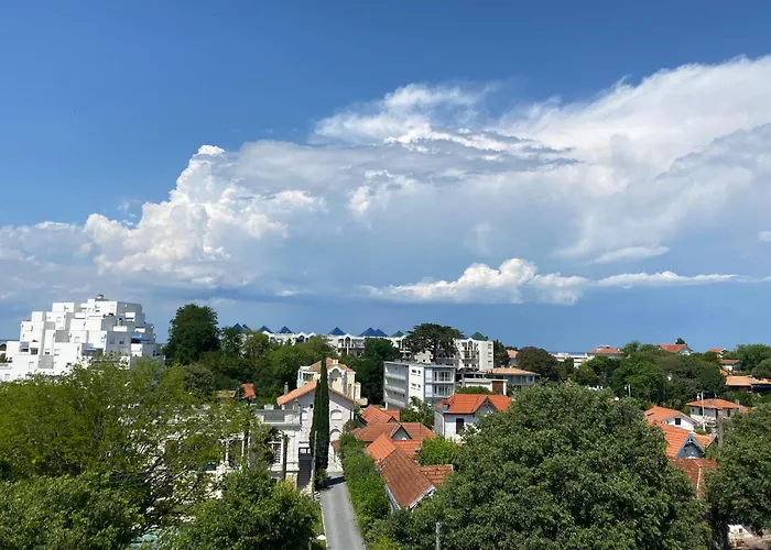 - Centre Ville, Proche Et Casino, Parking Securise, Balcon Et Equipements Complets - Fr-1-319-495 Apartament